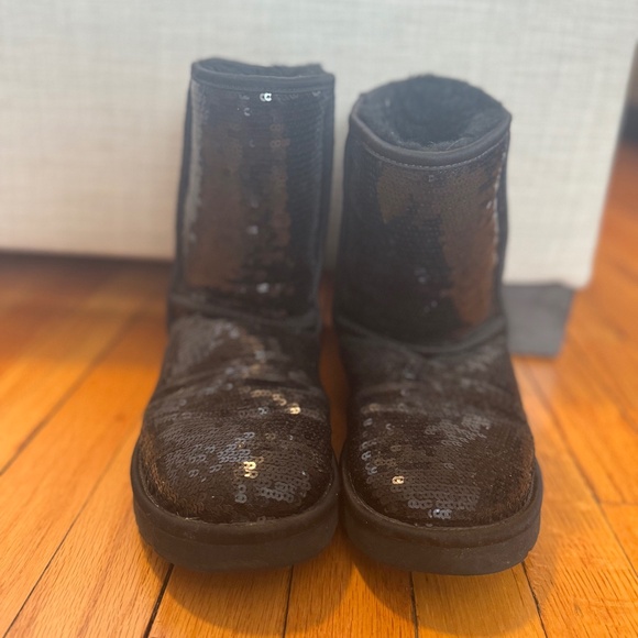 Sparkle UGGS - Picture 1 of 4